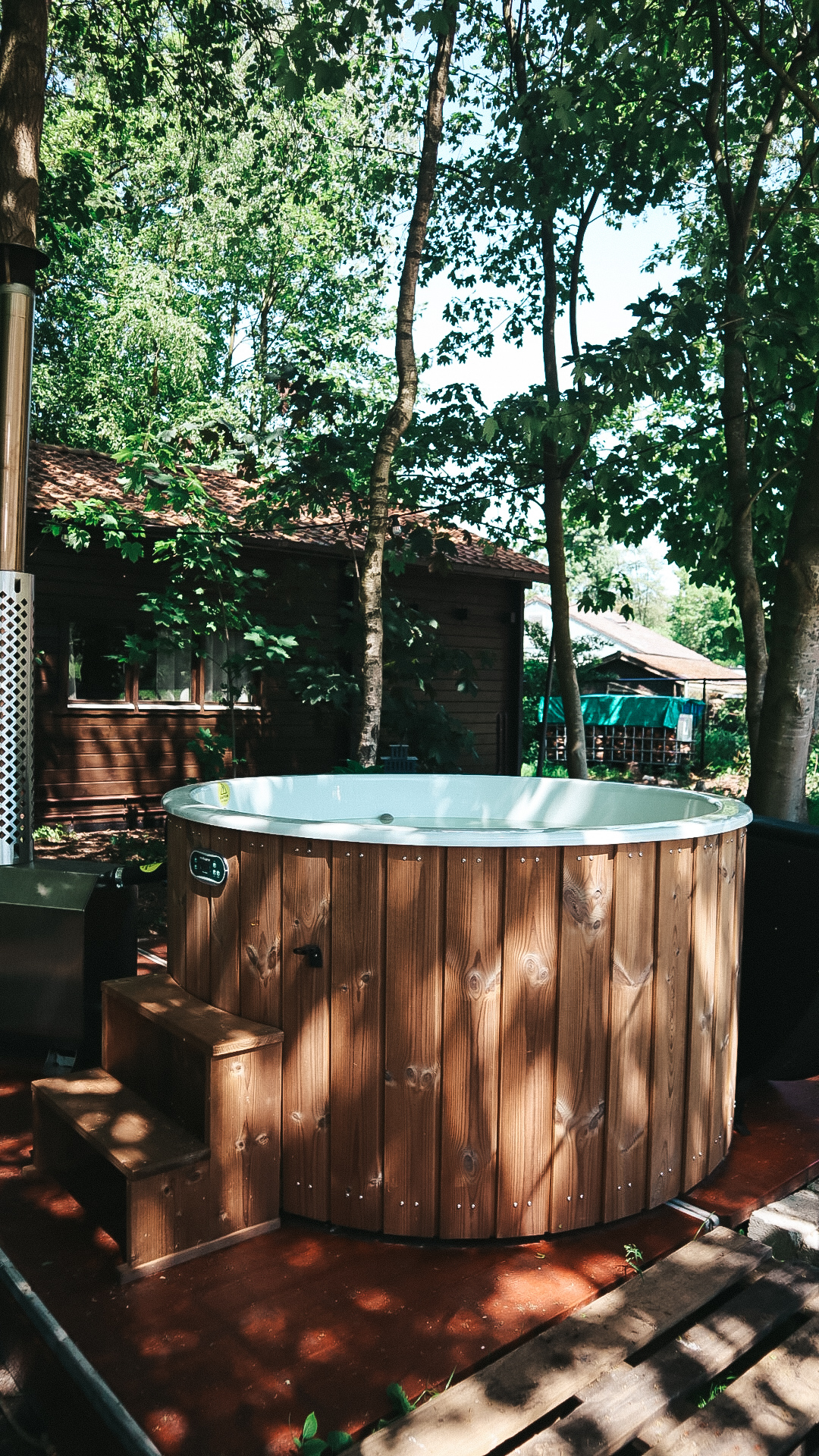 Houtgestookte hottub met schoorsteen
