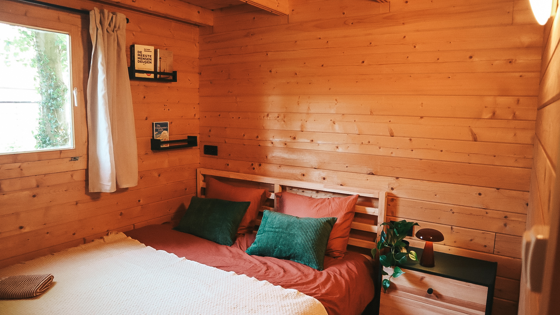 Bedroom with star quilt